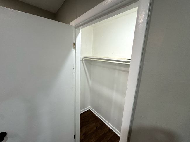 Building Photo - 908 S Crutcher Ave