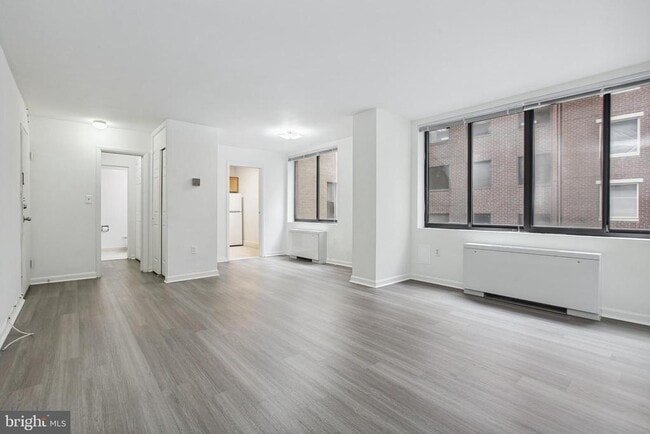 Building Photo - 522 21st St NW