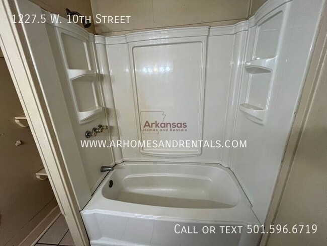 Building Photo - 1227.5 W 10th St