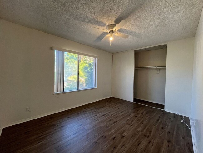 Building Photo - Simi Valley 3BR w/RV parking, AVAILABLE NOW!