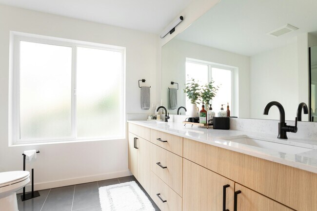 Building Photo - 6032 Sand Point Way NE