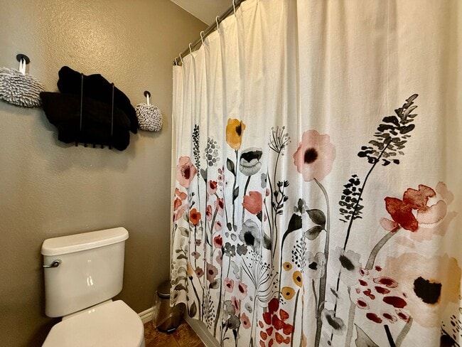 Building Photo - Spacious & Stylish 5-Bedroom Home in Wolf ...