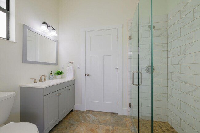 Building Photo - 1155 SW Bent Pine Cove