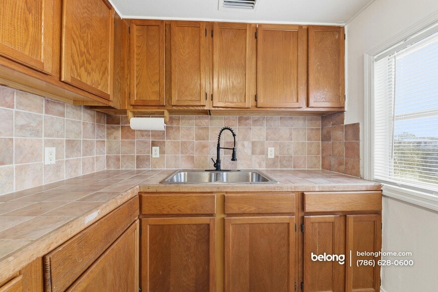 Building Photo - 1520 Hunter Rd