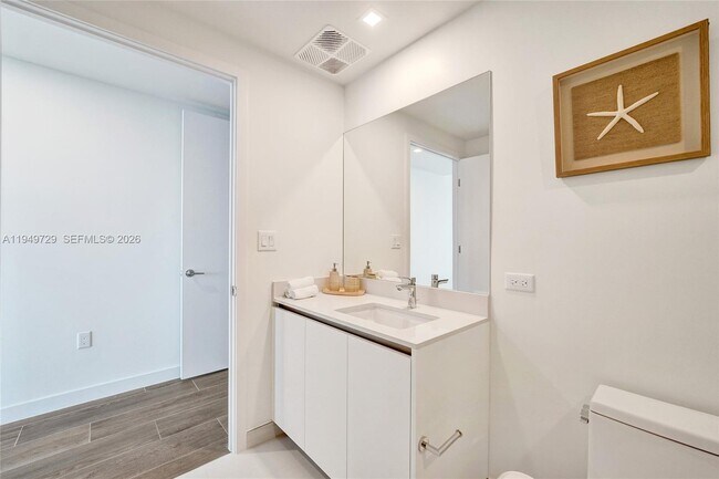 Building Photo - 900 N Ocean Blvd