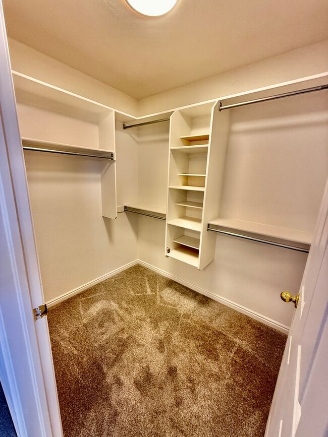 Building Photo - 3-BR Home with Garage and Fenced Yard in B...