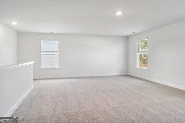 Building Photo - 323 Fox Tail Dr