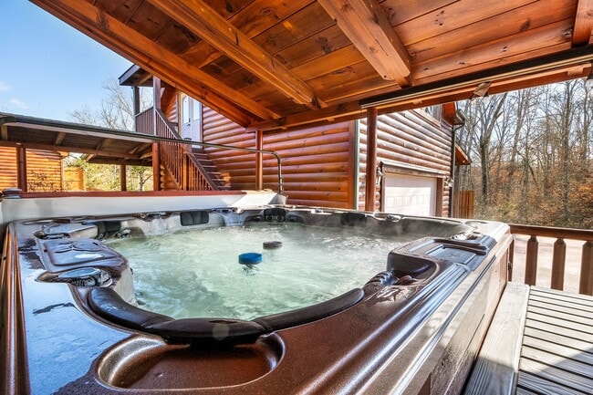 Building Photo - Sevierville 37876 - 3 bedroom, 3.5 Bath, 2486 sq. ft. Cabin and a 672 sq. ft. Studio above garage...