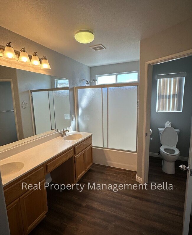 Building Photo - Lakeview Pool Retreat in a Private Cul-de-Sac Setting