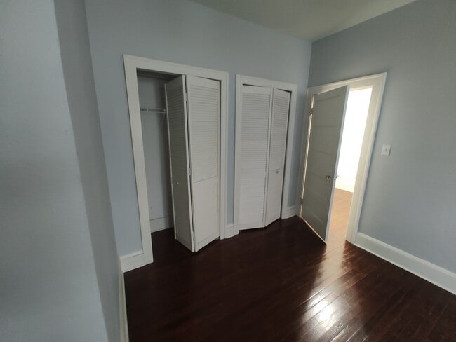 Building Photo - 405 W 18th St