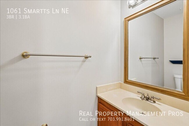 Building Photo - 1061 Smartts Ln NE