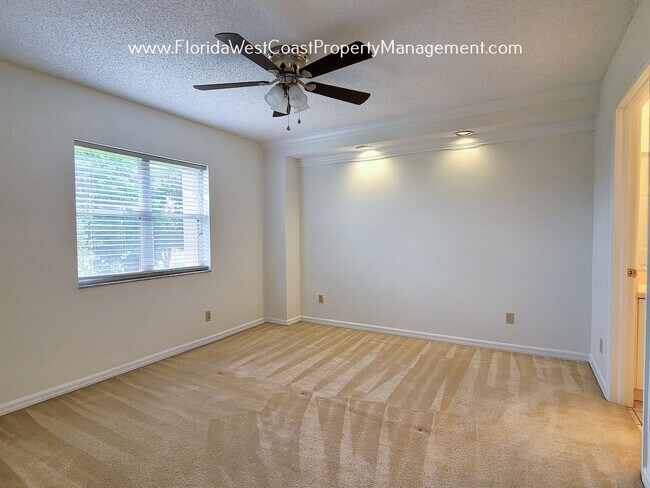 Building Photo - ANNUAL LEASE! SUPER CUTE 2 BEDROOM/2 BATH ...