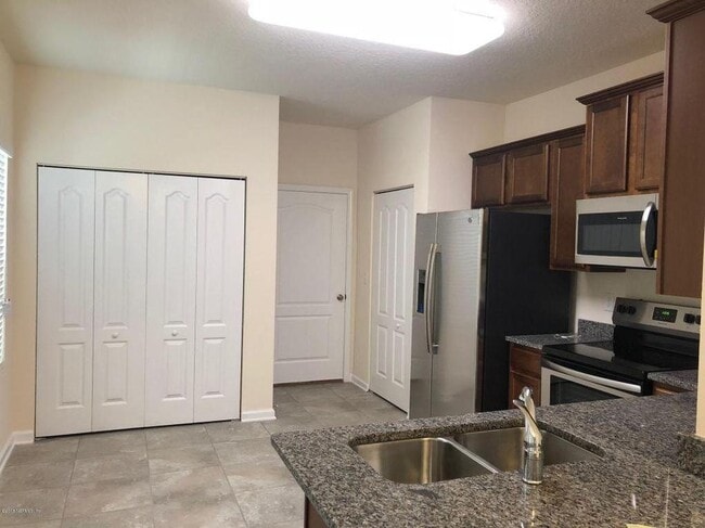 Building Photo - 602 Servia Dr
