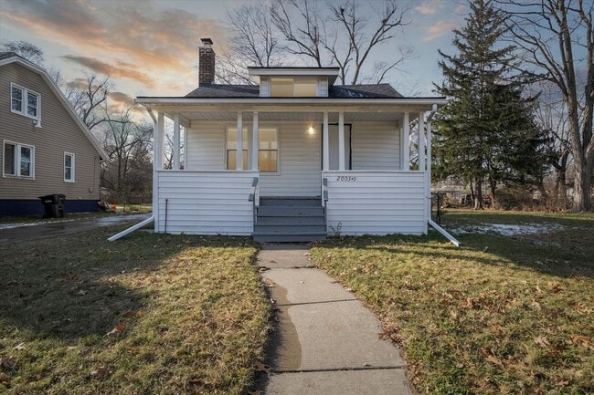 Primary Photo - Cute 2 Bed 1 Bath Remodeled Home W/basemen...