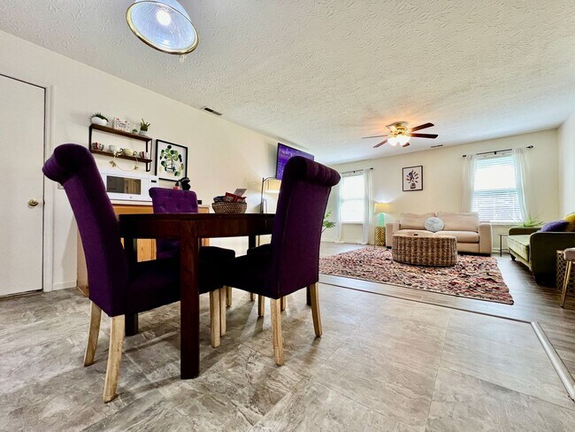 Building Photo - Fully furnished rental home for Corporate housing or insurance stays