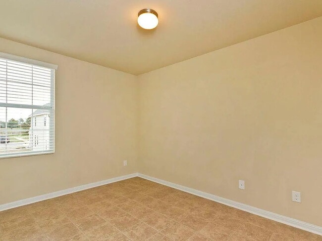 Building Photo - 335 Rachel St