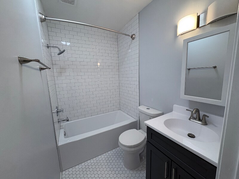 Building Photo - 2657 W North Ave