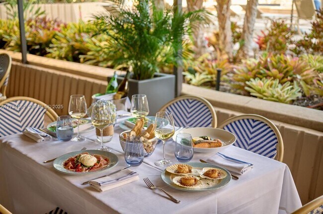 Building Photo - 1121 Crandon Blvd