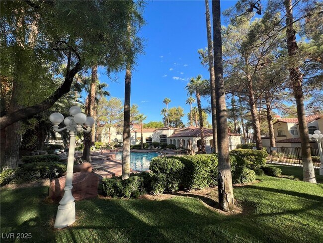 Building Photo - 2975 Bluegrass Ln