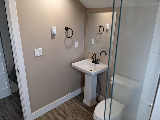 Building Photo - 1302 Silver Vault St