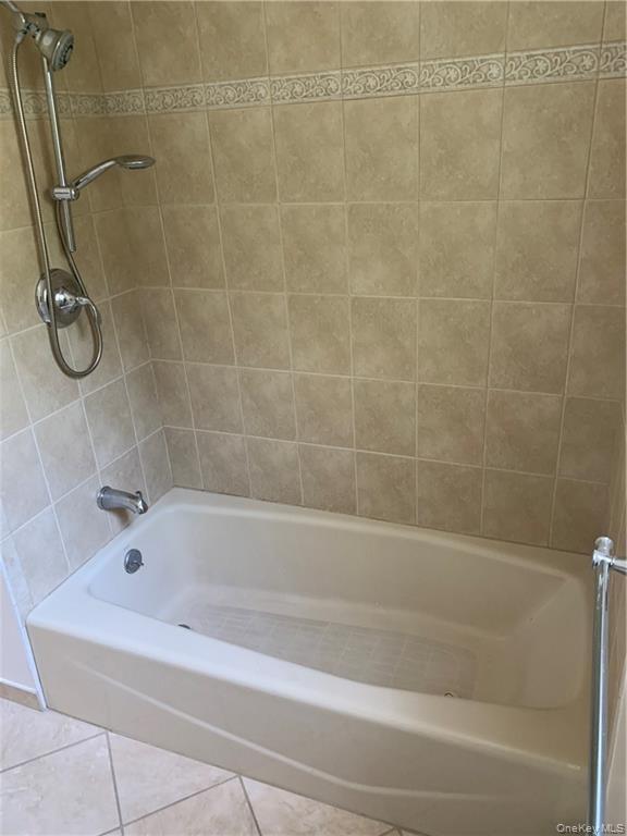 Building Photo - 5 Ridge Rd