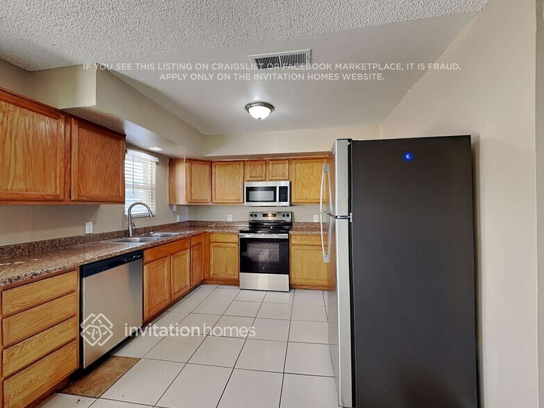 Building Photo - 11511 E Broadway Rd