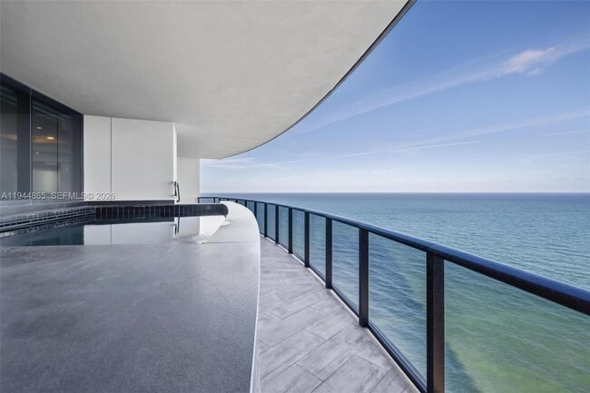 Building Photo - 18555 Collins Ave