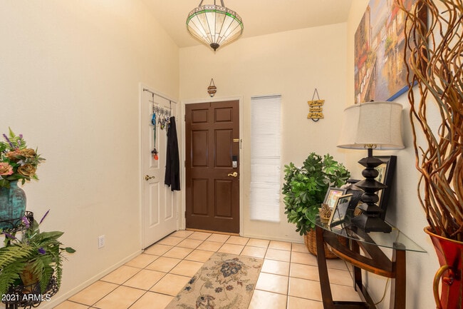 Building Photo - 542 S Cholla St