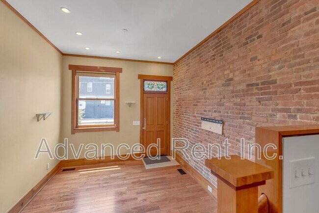 Building Photo - 2802 E Fairmount Ave
