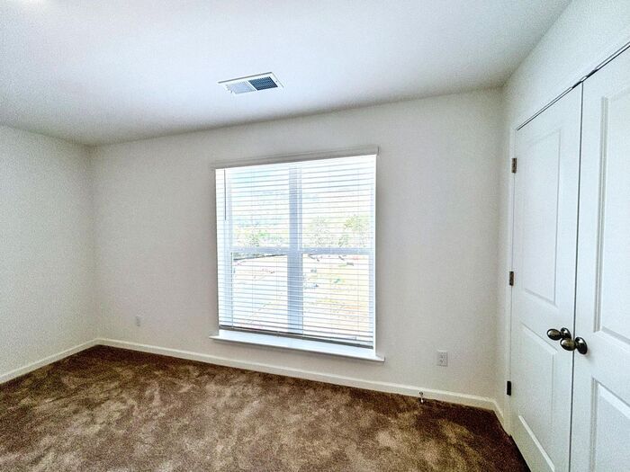 Building Photo - 208 Asbury Oak Ln