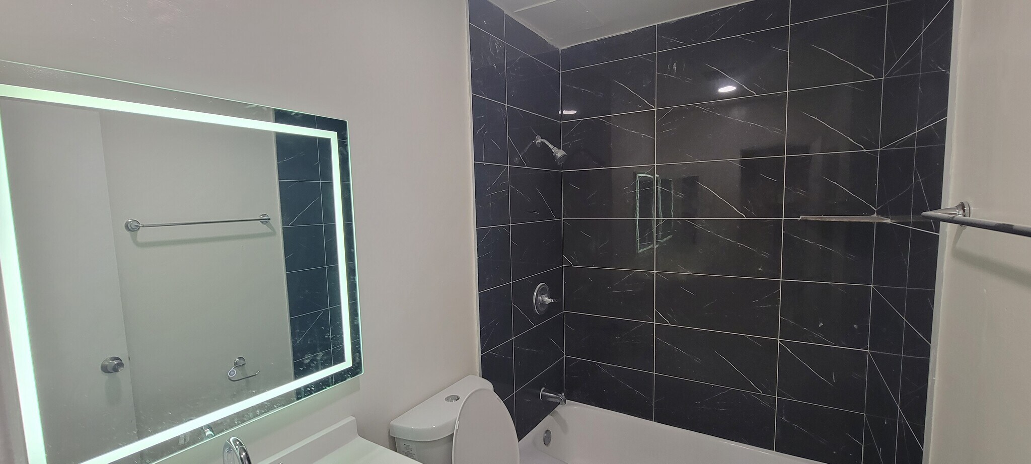 Building Photo - 1908 Clinton St