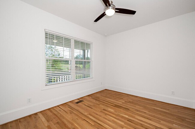 Building Photo - 3805 Burt Dr