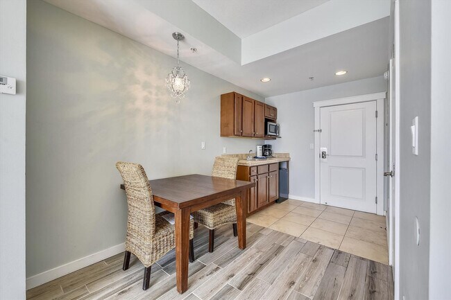 Building Photo - 15100 Front Beach Rd