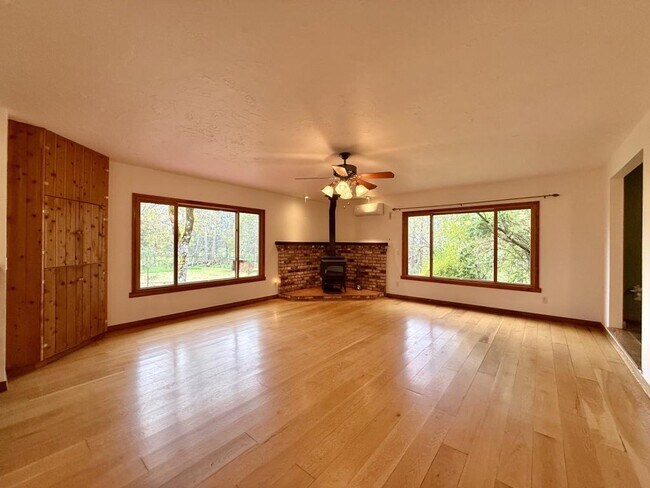 Building Photo - 9042 Monument Dr