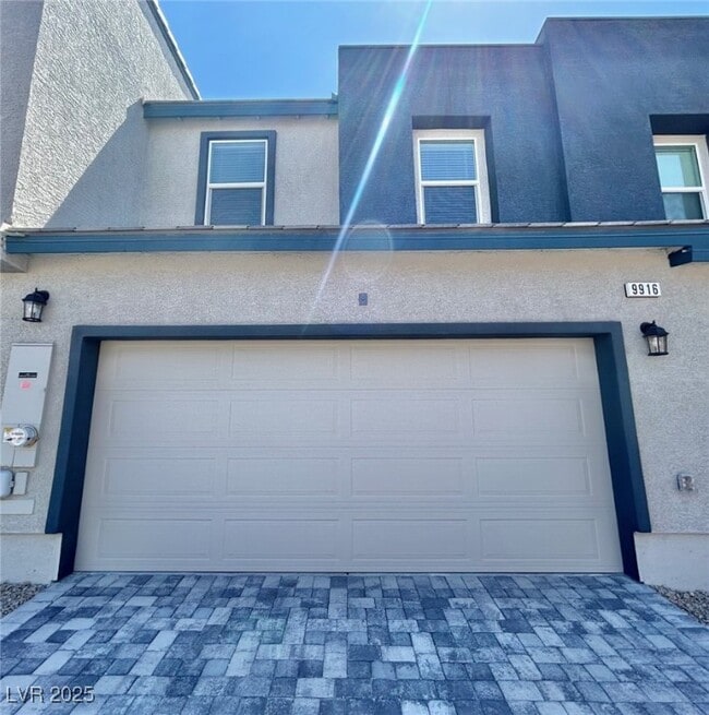 Building Photo - 9916 Bumblebee Hls St