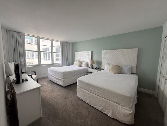 Building Photo - 5101 Collins Ave