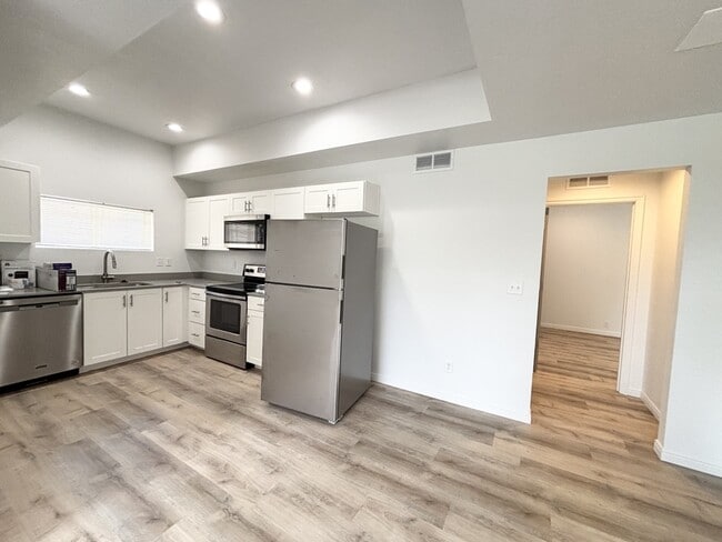Building Photo - 1090 S 1100 E