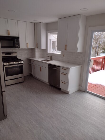 Building Photo - 822 Maple St