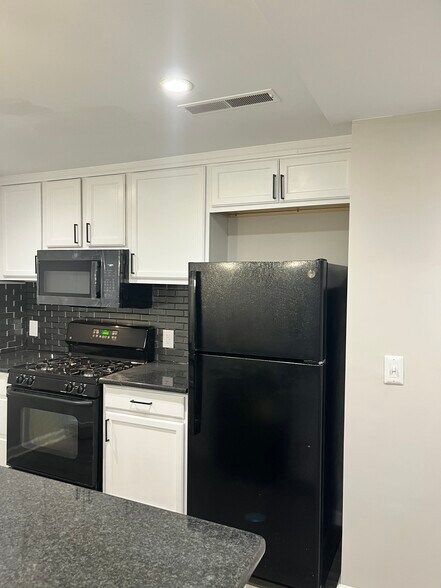 Building Photo - 355 I St SW
