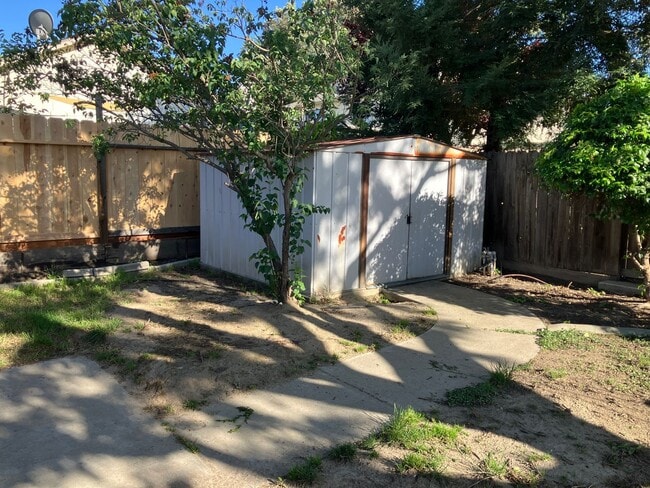 Building Photo - 5200 Dunham Ct