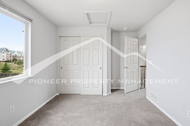 Building Photo - Spacious Home with Central AC and Fenced Yard