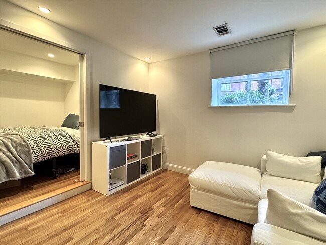 Building Photo - 124 Beacon St