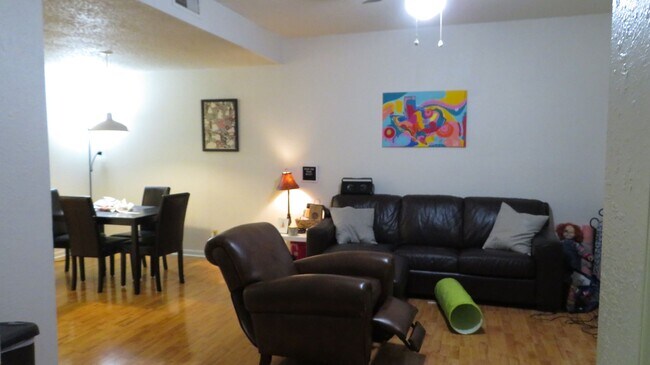 Building Photo - ROBBINS PLACE 202
