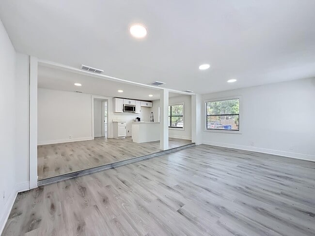 Building Photo - 8414 N 20th St