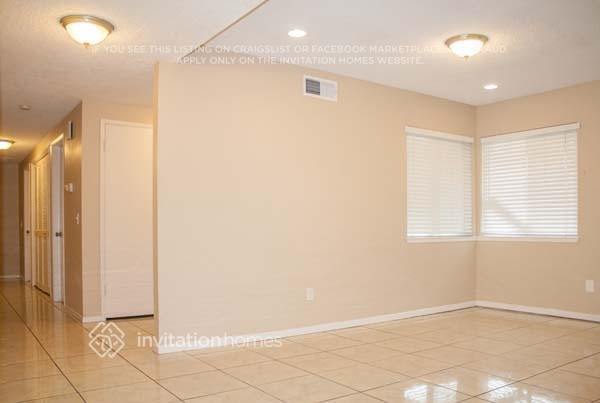 Building Photo - 10877 Mercer Ave