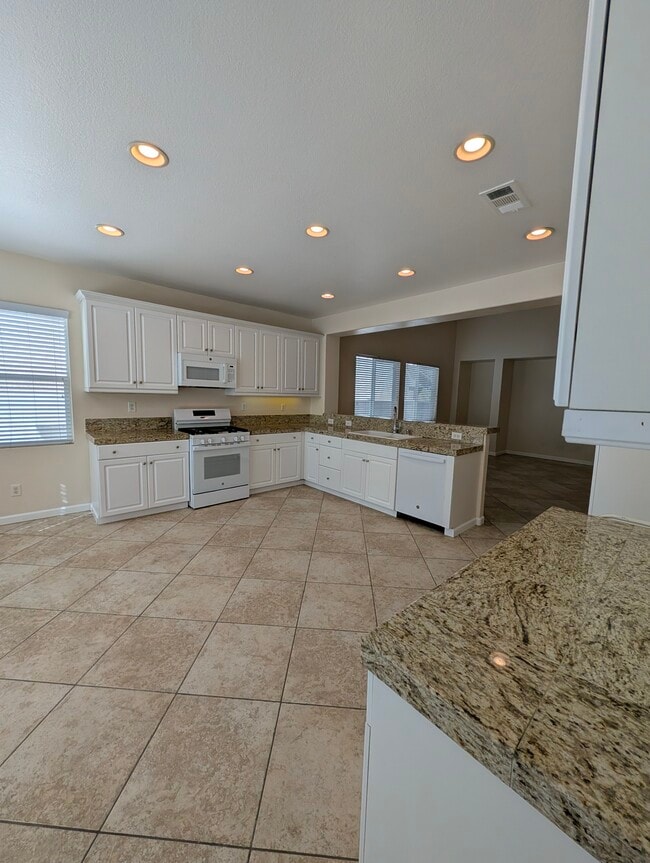 Building Photo - 1468 Burns Ln