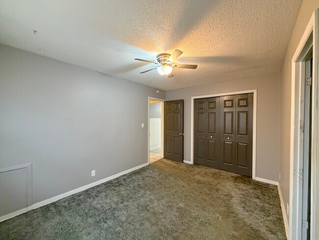 Building Photo - Westport Rd