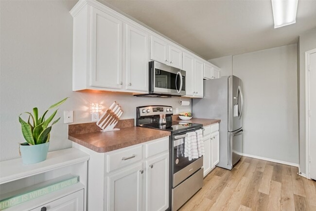 Building Photo - 9805 Tanglebrush Dr