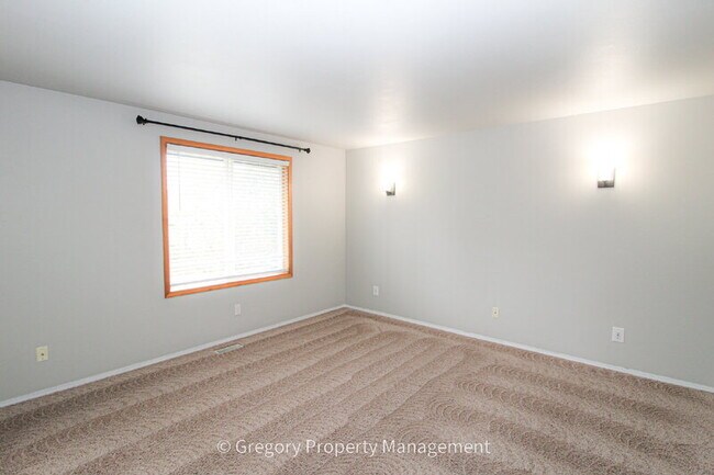 Building Photo - 12507 55th Dr SE