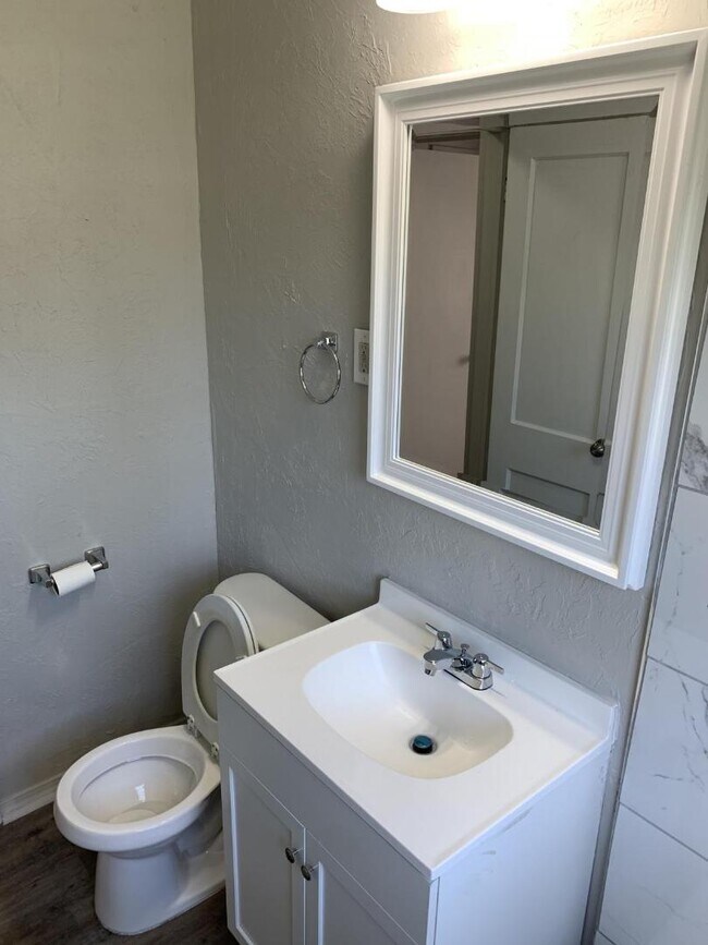 Building Photo - 1904 E Madison St